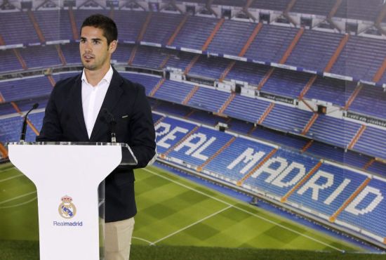 反对家暴，克雷莫内塞球衣背后印的是与球员关系密切女性名字（克雷莫内塞倡议反家暴：球衣背后印与球员关系密切的女性姓名）