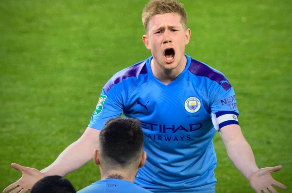 国足备战强度升级，全队深夜加练（国足加码备战，球队连夜加练）