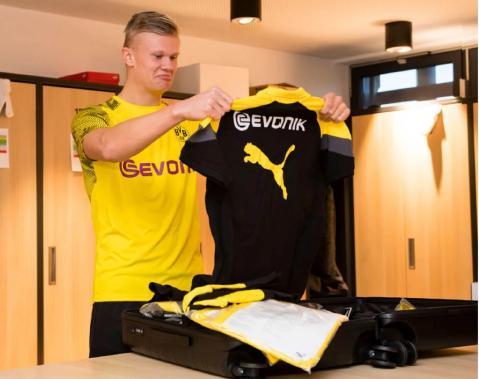 球星抢断后三步上篮太快了（球星断球后三步上篮如闪电）