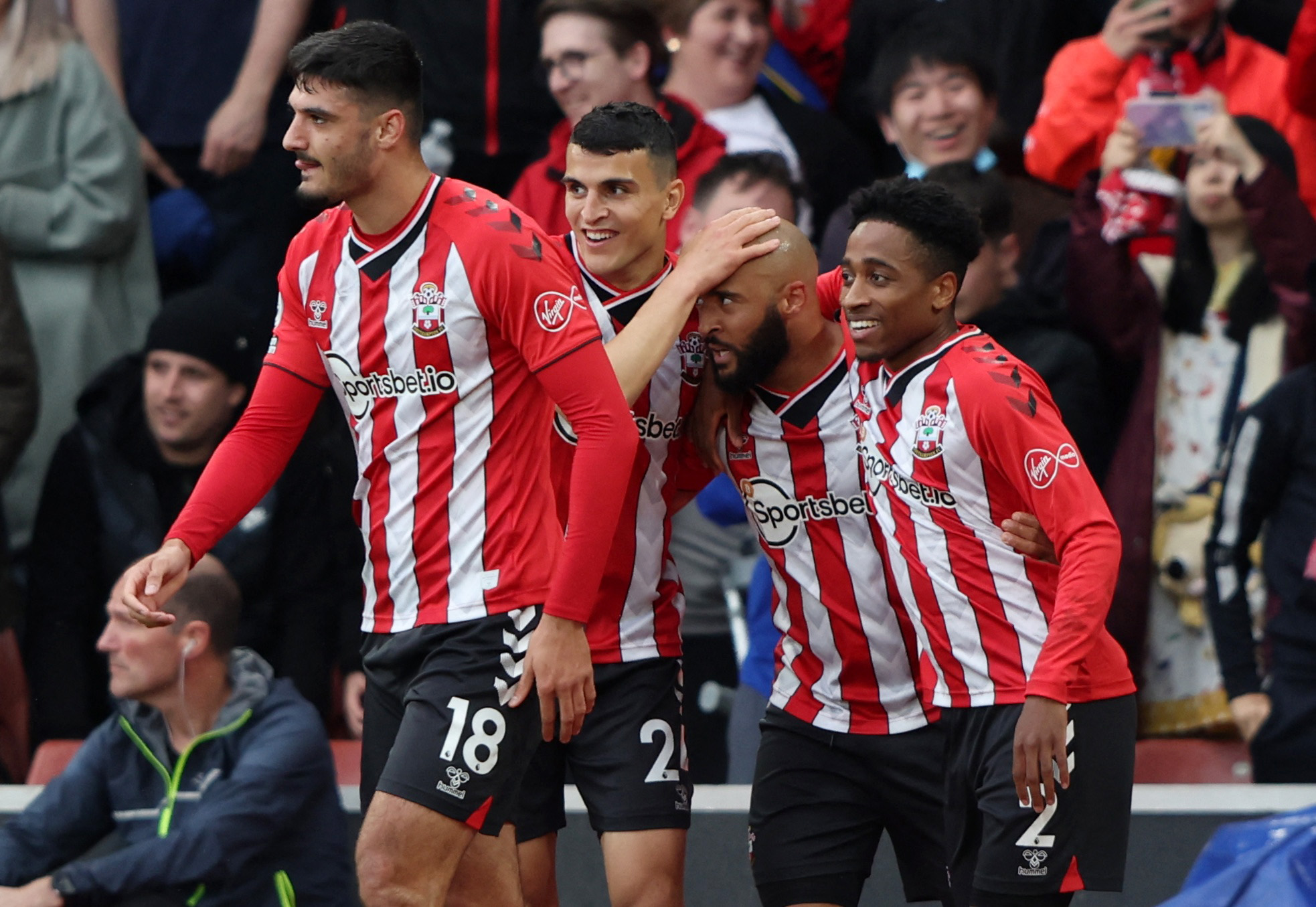 被批因妻子导致表现不佳？阿德耶米：她和我场上的表现没关系（被质疑因妻子拖累？阿德耶米：她与我场上表现无关）