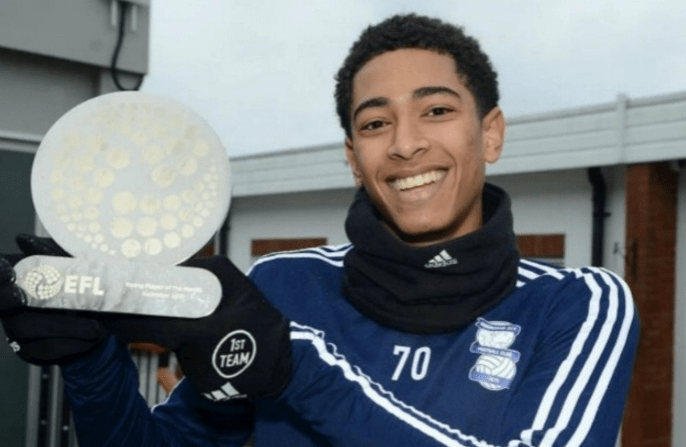 阿坎吉：我认为那根本不是点球，但我们不能给裁判判点的机会（阿坎吉：那球绝非点球，不过我们必须避免给裁判判点的机会）