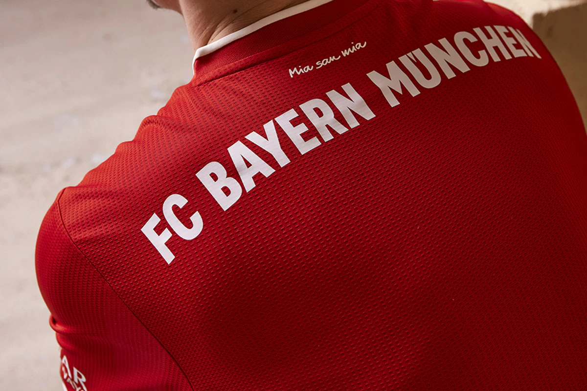 阿森纳为巴黎当红新援强势出击，利物浦加入争夺战引发激烈竞争（阿森纳强攻巴黎新星，利物浦入局争抢战火升级）