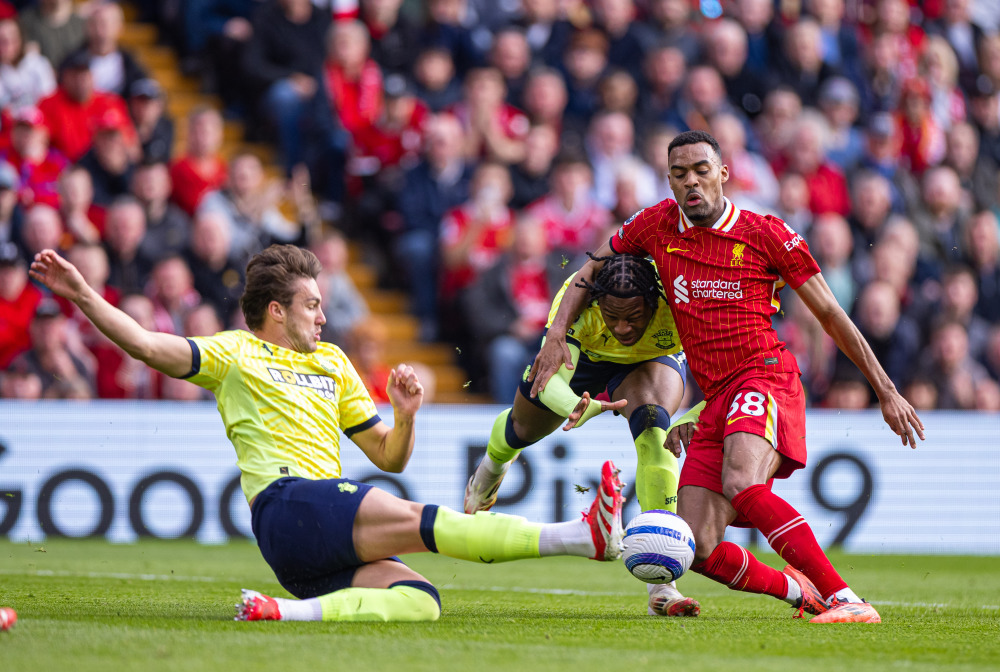 迪洛伦佐：德布劳内是笔重要的引援，他刚来时我们都很好奇他（迪洛伦佐：德布劳内是关键引援，初来时全队对他充满好奇）