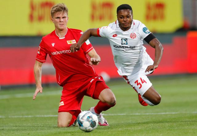 阿斯：伯纳乌本赛季收入将超4亿欧元，力助皇马大幅增收（阿斯：伯纳乌本季营收预计突破4亿欧元，助皇马收入大幅增长）