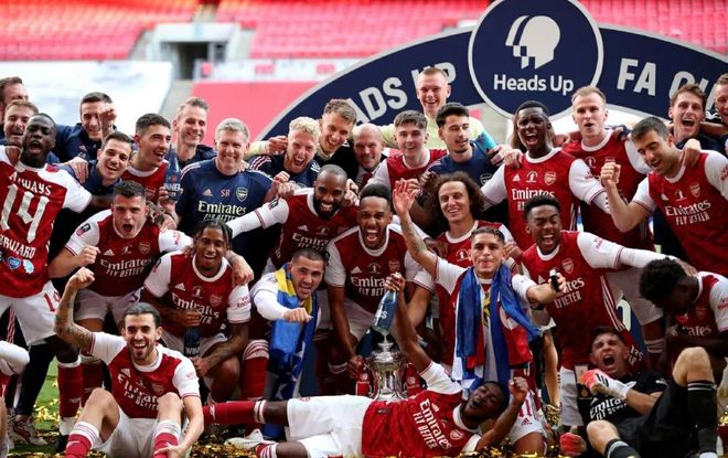 厄德高复出引发阿森纳阵容平衡讨论（厄德高回归令阿森纳阵容均衡成焦点）