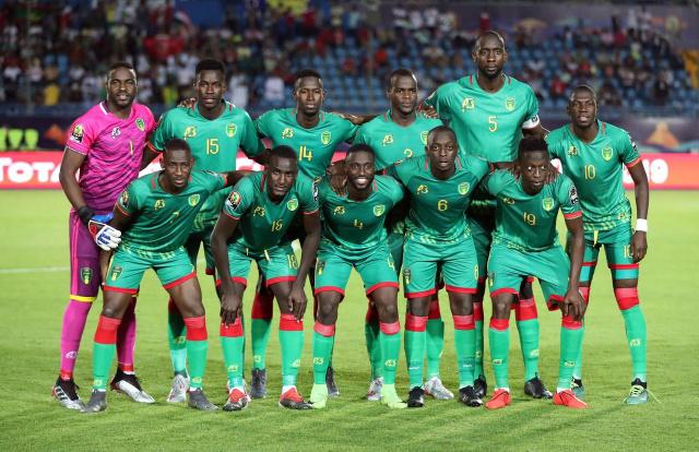 二人都是脖子以下世界级，巴神问题不在脖子以上，内马尔问题脖子上、下都有（两人皆属“脖子以下”世界级：巴神问题不在头脑，内马尔则头脑与赛场层面皆有隐忧）