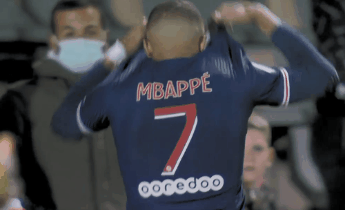 梦回巅峰！克莱上半场一分未得，下半场投进6记三分轰23分（克莱半场挂零，下半场飙进6记三分独砍23分）