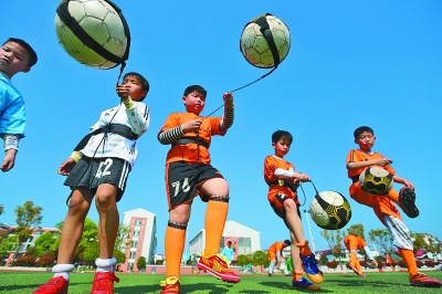 于根伟谈于汉超退役：联赛收官战的拥抱，有我对他的敬意（于根伟谈于汉超退役：联赛末轮那次拥抱，是我向他表达敬意）