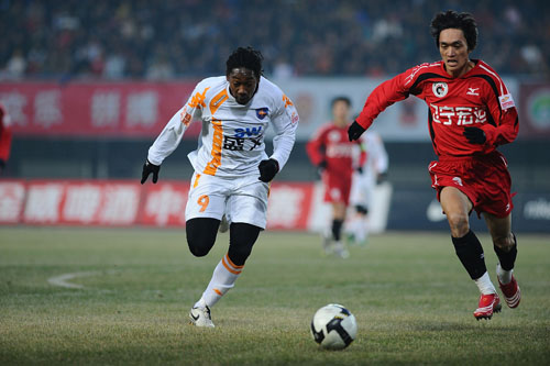 每体：巴萨仍在关注凯恩，等待他和拜仁的最终动向（每体：巴萨仍在追踪凯恩动态，等待他与拜仁最终决定）