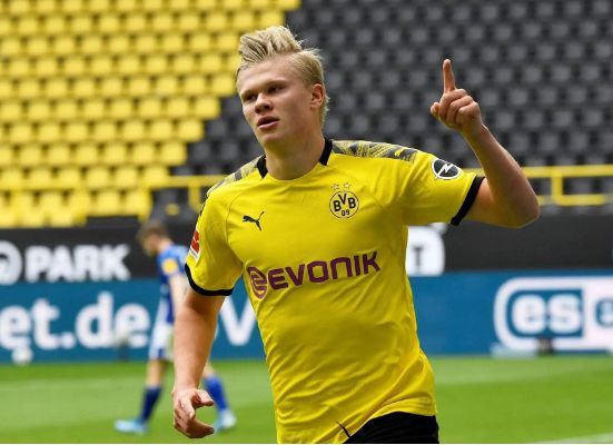 扑点+6次扑救，迈尼昂当选与国米一役米兰队内最佳球员（扑出点球并完成6次扑救，迈尼昂获评米兰德比队内最佳球员）