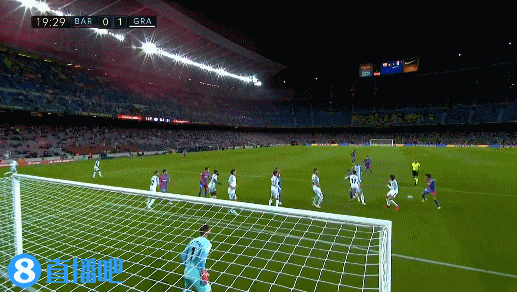 欧洲足坛疯狂周末诞生 豪门心系欧战冷门跌爆（欧洲足坛上演疯狂周末：豪门为欧战分心，冷门频爆）