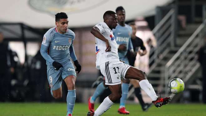 跟队：队内第二高薪+年龄超30岁，恰20续约可能成为问题（队记者：恰20年过而立又握队内次高薪，续约恐成难题）