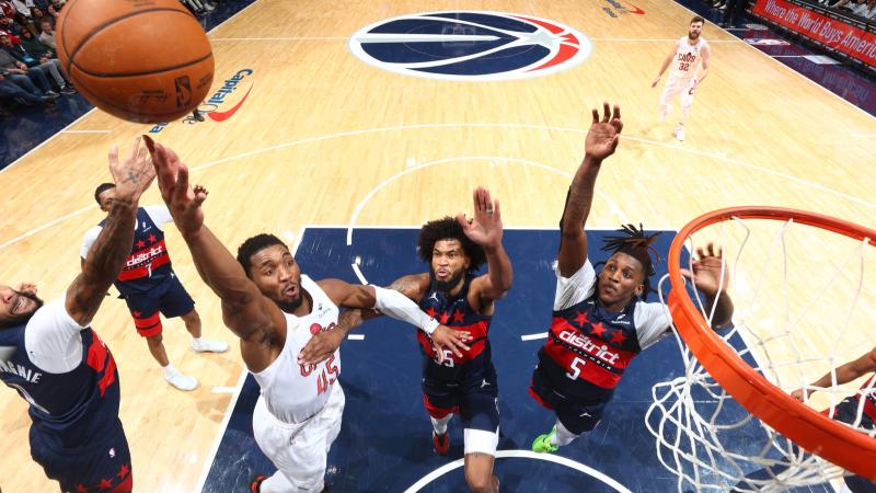 杨晨对话施拉普纳：中国球员不该只为钱踢球，留洋从乙级开始（杨晨与施拉普纳对谈：中国球员别只为钱踢球，留洋应从乙级起步）