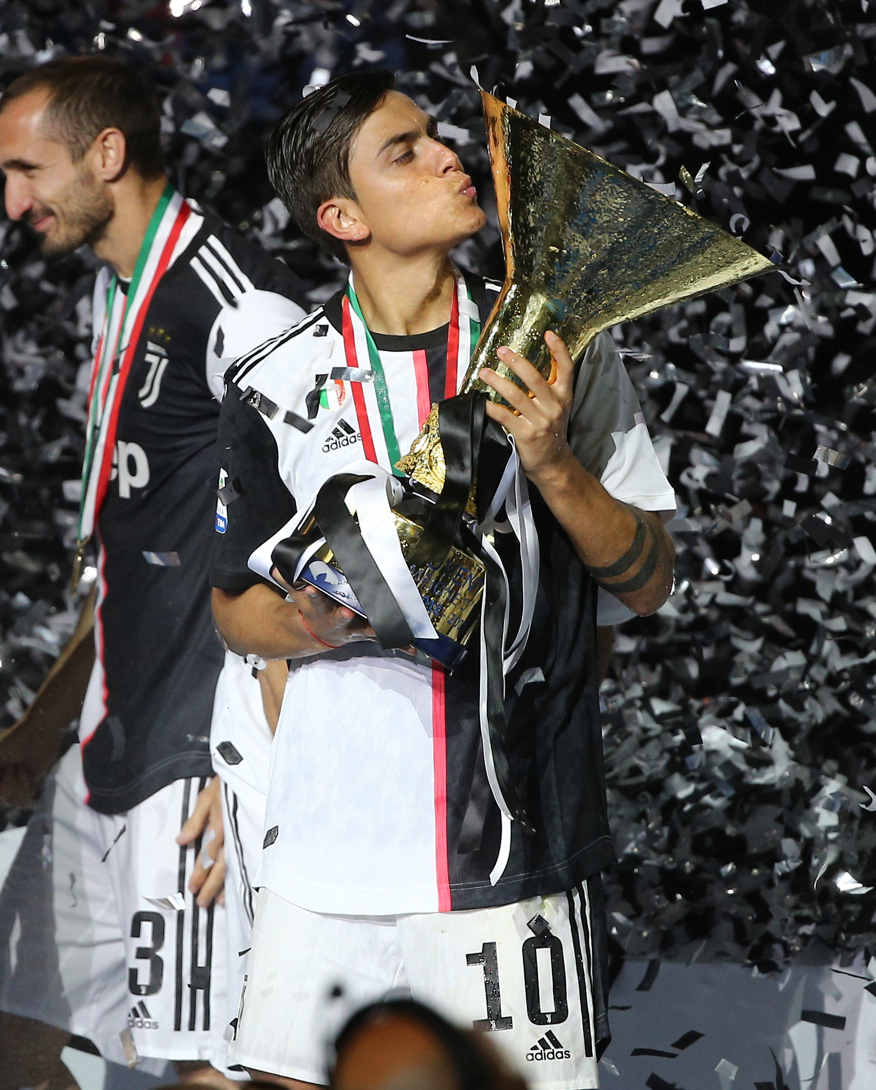 欧洲足坛夏窗转会：利物浦3500万欧签下莱昂尼（欧洲夏窗重磅：利物浦以3500万欧元签下莱昂尼）