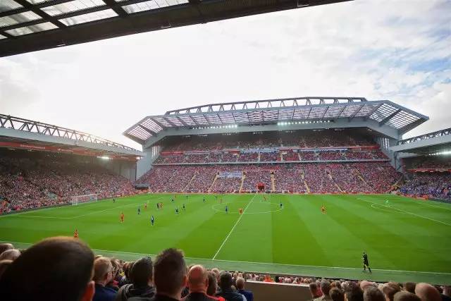 低开高走！浓眉怒砍24分14板，末节11分9板统治比赛（先抑后扬！浓眉24分14板，末节11分9板接管全场）