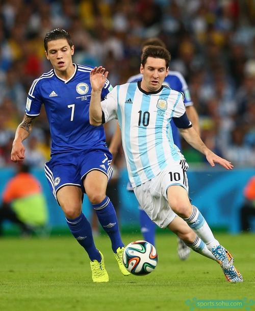 姆巴佩：不能把晋级世界杯当成理所当然；我们想拿到第三颗星（姆巴佩：世界杯资格绝非理所当然，我们的目标是第三颗星）