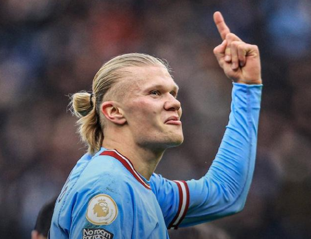 世界杯预热海报里没有C罗遭质疑，FIFA删除原海报改“怀旧”（预热海报未见C罗惹质疑，FIFA删原图改发怀旧版）