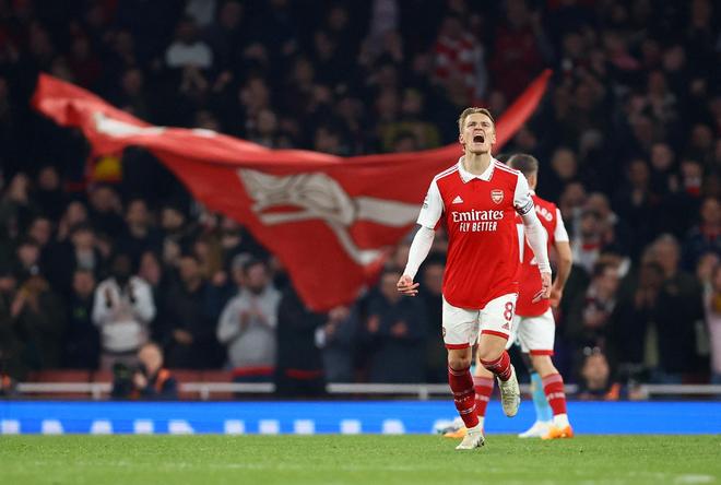 詹姆斯：里夫斯现在是我们的核心成员，他也想要承担这份责任（詹姆斯：里夫斯已是球队核心，愿主动肩负重任）