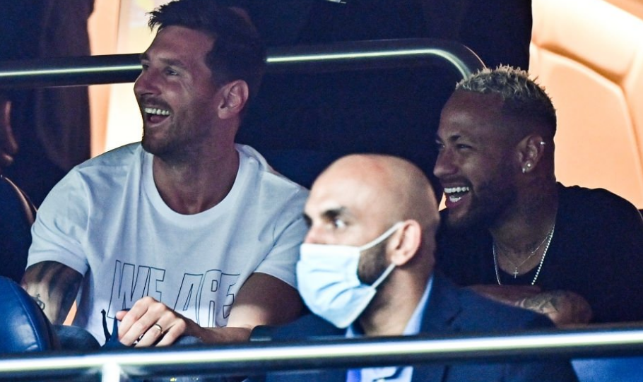 F1阿布扎比排位战报：维斯塔潘强势夺杆，诺里斯第2，皮亚斯特里第3（F1阿布扎比排位赛：维斯塔潘夺杆位，诺里斯第二，皮亚斯特里第三）